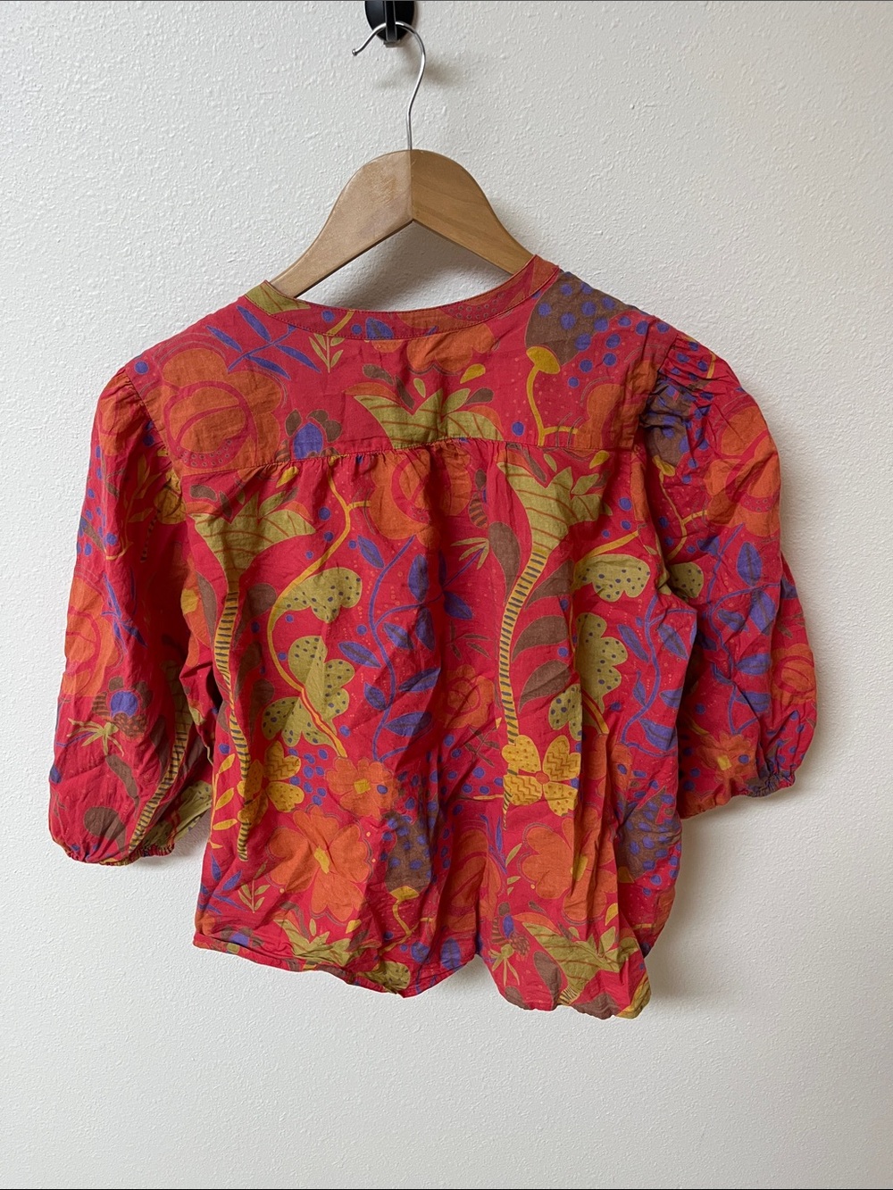 Velvet by Graham & Spencer Red Floral Puff-Sleeve Button-Front Blouse - Picture 3 of 3